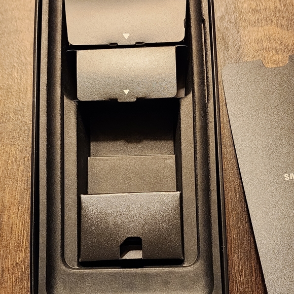 Samsung S20 Ultra 5G box with headphones - Picture 8 of 9